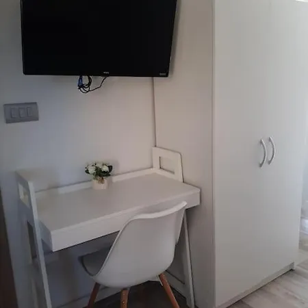 House Dea With Outdoor Jacuzzi Vikendica