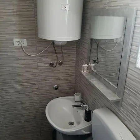 Vikendica House Dea With Outdoor Jacuzzi Trogir