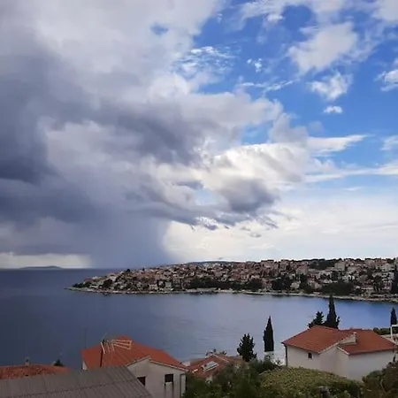 Vikendica House Dea With Outdoor Jacuzzi