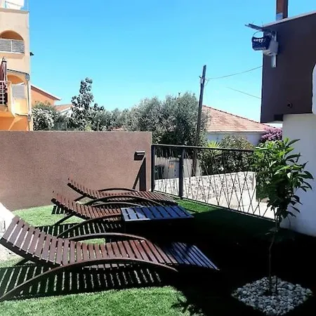 House Dea With Outdoor Jacuzzi Vikendica *