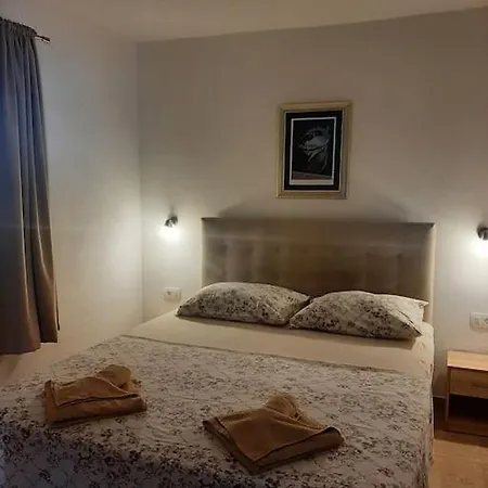 House Dea With Outdoor Jacuzzi Vikendica Trogir