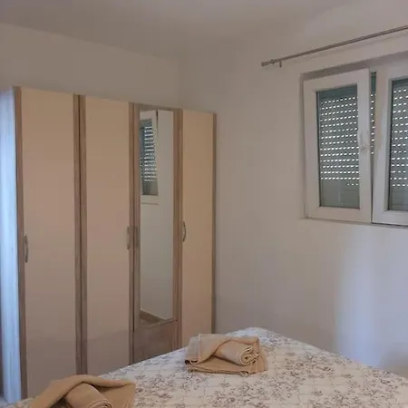 Vikendica House Dea With Outdoor Jacuzzi Trogir