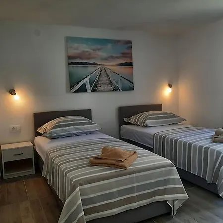 Vikendica House Dea With Outdoor Jacuzzi