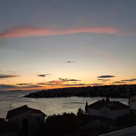 House Dea With Outdoor Jacuzzi Vikendica