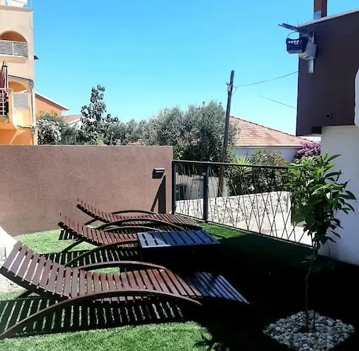 House Dea With Outdoor Jacuzzi Hébergement de vacances *
